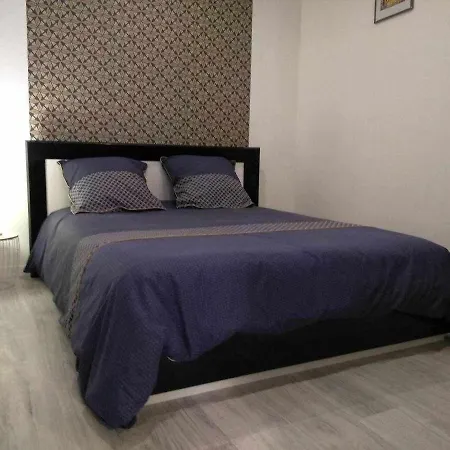 Joli Petit En Centre De *